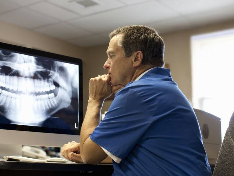 Casi el 100% de los adultos tiene al menos una caries dental