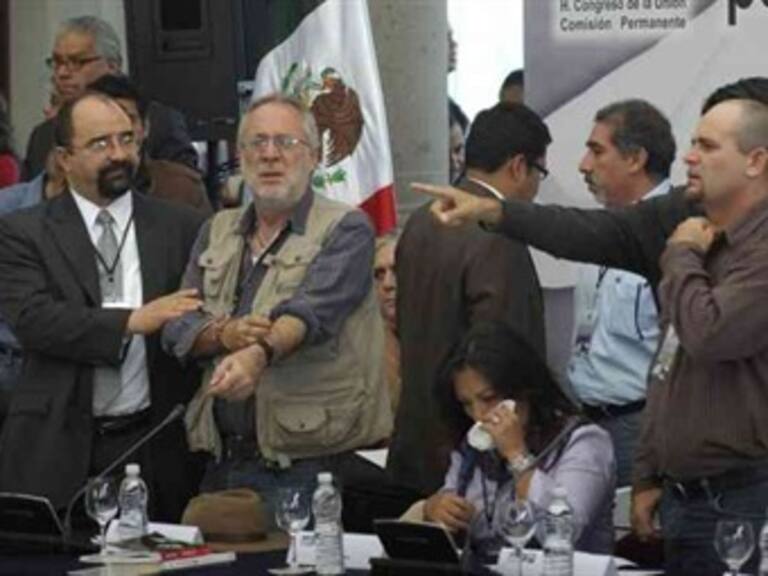 Concluye Javier Sicilia diálogo con besos y abrazos a legisladores