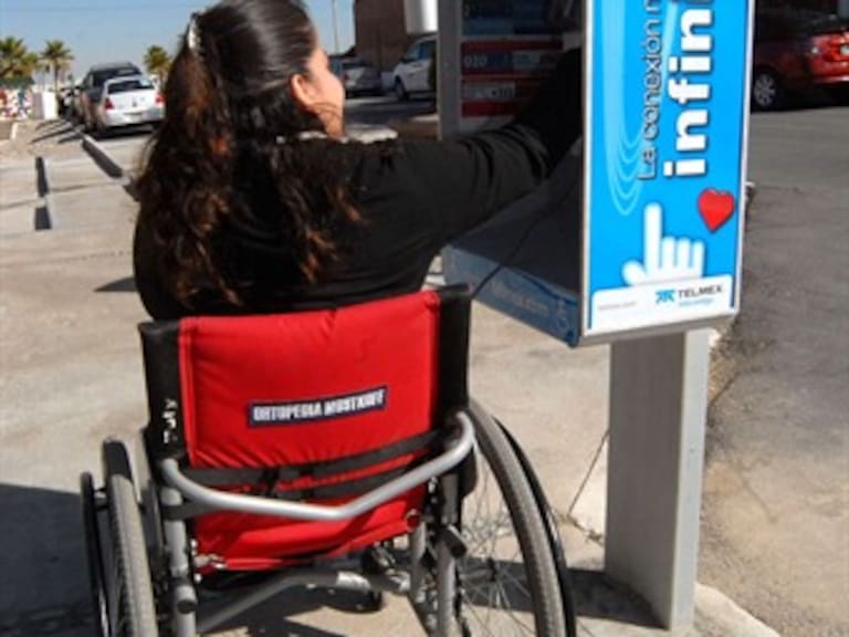 Instalan teléfonos públicos para personas discapacitadas en Coahuila