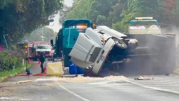 Colapsa la autopista México-Cuernavaca por volcadura de camión con ácido clorhídrico