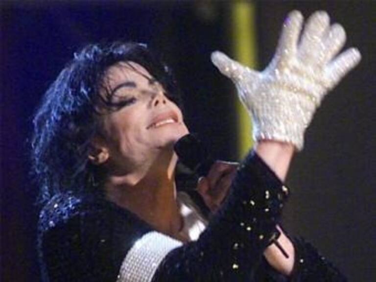 Restos de Jackson portarán su reconocido guante blanco