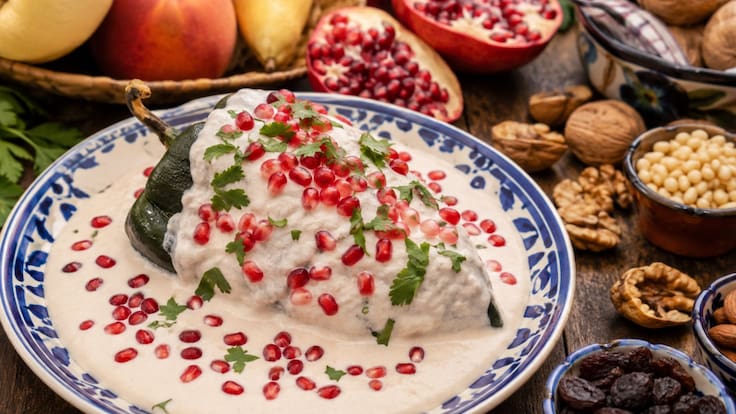 ¿Cuánto cuesta hacer chiles en nogada en 2026? Esto pagarás por los ingredientes de la receta