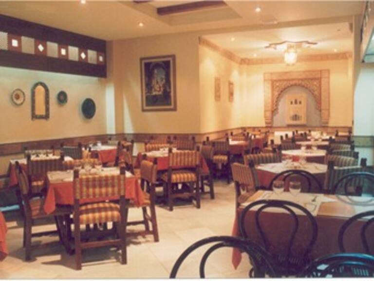Decretan cierre parcial de restaurantes en DF