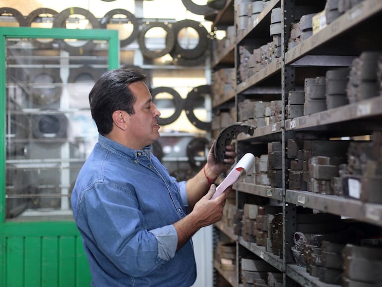 De acuerdo con datos del INEGI, los pedidos a la industria manufacturera en México se contrajo.