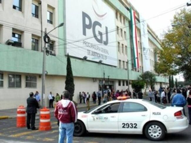 Notifican empleados de la PGJDF marcha