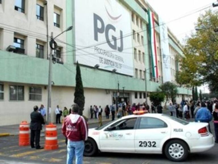 Notifican empleados de la PGJDF marcha