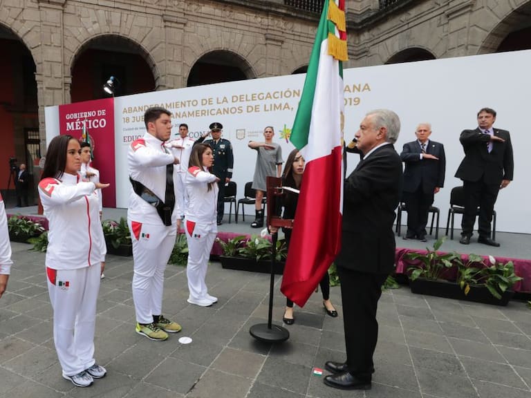 AMLO prometió una sorpresa a los atletas mexicanos
