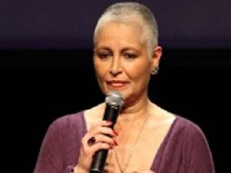 Campaña contra el cáncer mamá. Bárbara Anderson, periodista. Daniela Romo, actriz