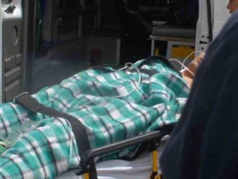 Se recupera joven atropellada por tráiler de cadáveres