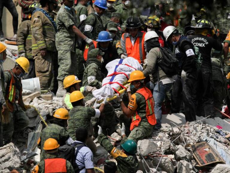 Confirma Mancera más de 90 muertos tras sismo en la CDMX