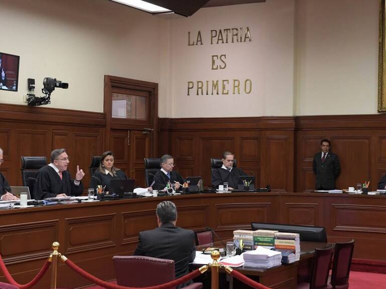 Enviará carta AMLO a la SCJN para solicitar explicación de altos sueldos