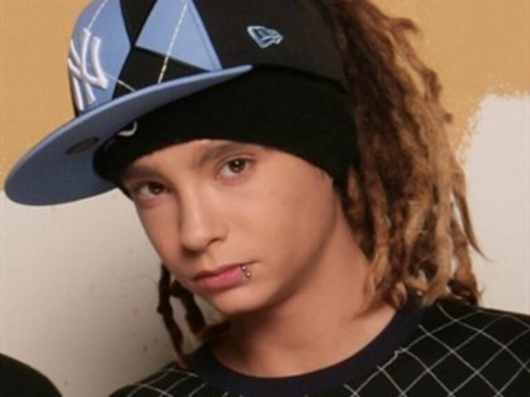 Golpea guitarrista de Tokio Hotel a una fan