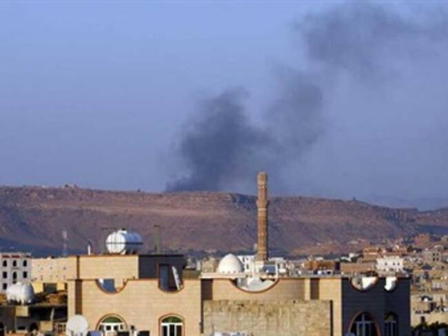 Ataque aéreo deja 30 muertos en Yemen