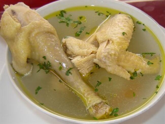 Disfruta de un buen caldo de gallina
