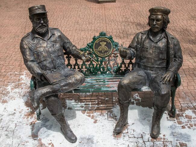 “La Revolución no es de piedra”, dice embajador cubano al retiro de esculturas de Fidel Castro y el Che