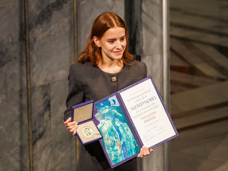 Ana Corina Sosa Machado, hija de la líder opositora venezolana María Corina Machado, asiste a la ceremonia de entrega del Premio Nobel de la Paz a la ganadora del Nobel, María Corina Machado, en el Ayuntamiento de Oslo.