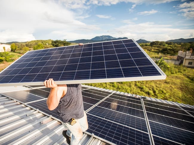 50 mil millones de dólares esperan adecuación de leyes para invertir en energías limpias: Actinver