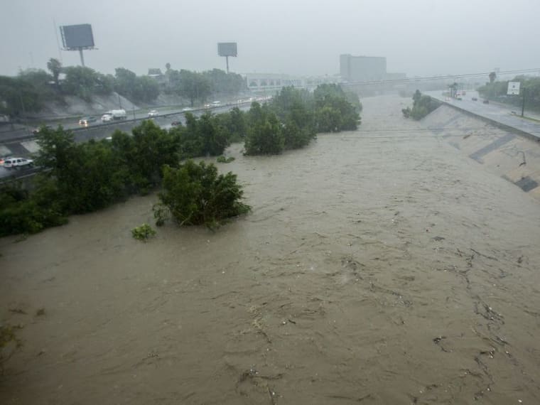 Fernand toca tierra en Nuevo León y Tamaulipas con una  caída de lluvias de 400 a 500 litros por metro cuadrado en la zona