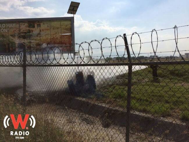Arde tractor en el Aeropuerto de Guadalajara