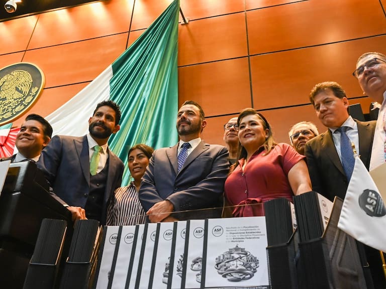 El Auditor Superior de la Federación, Aureliano Hernández Palacios Cardel, informó a la Cámara de Diputados que detectó más de 9 mil millones de pesos sin comprobar en la Cuenta Pública 2025.