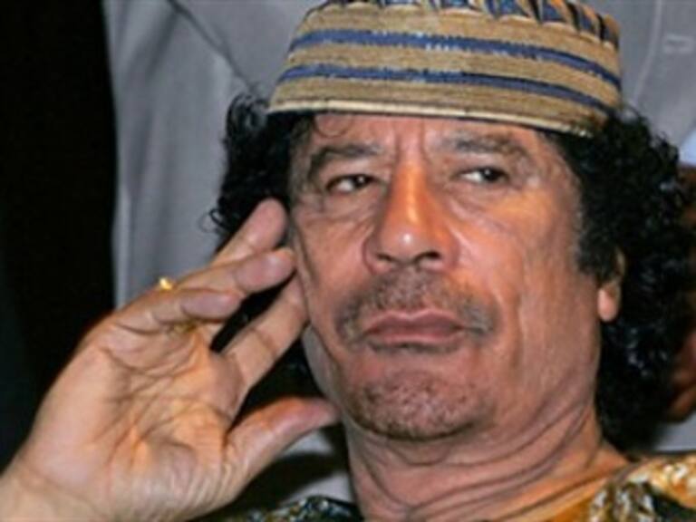 Gadafi 'herido de muerte' a 16 días de rebelión
