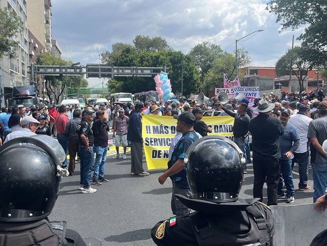 Transportistas marchan en CDMX para exigir ajuste tarifario como en el Edomex