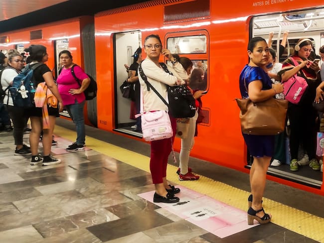 “La gente está contenta con el Metro”: Clara Brugada defiende servicio pese a fallas y retrasos