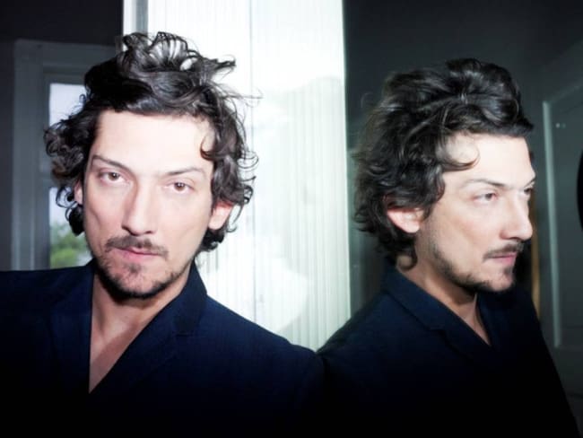 ¡Es OFICIAL! León Larregui anuncia nuevo disco “Manifiesto de un Tremendo Delirio” y se espera gira para 2026