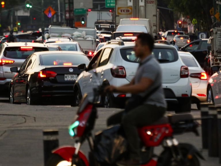 Miércoles 28 de octubre: engomado, placas y hologramas que no circulan en CDMX y Edomex. Cuartoscuro