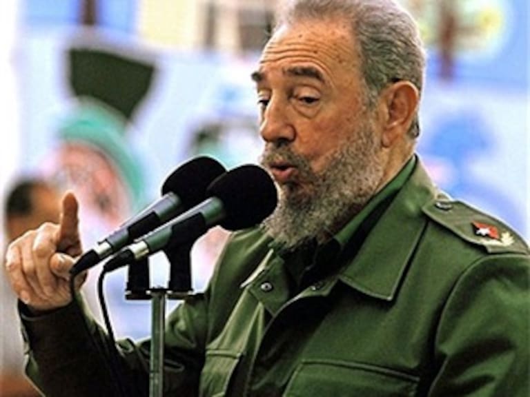 Assange 'puso de rodillas' a EU: Fidel Castro
