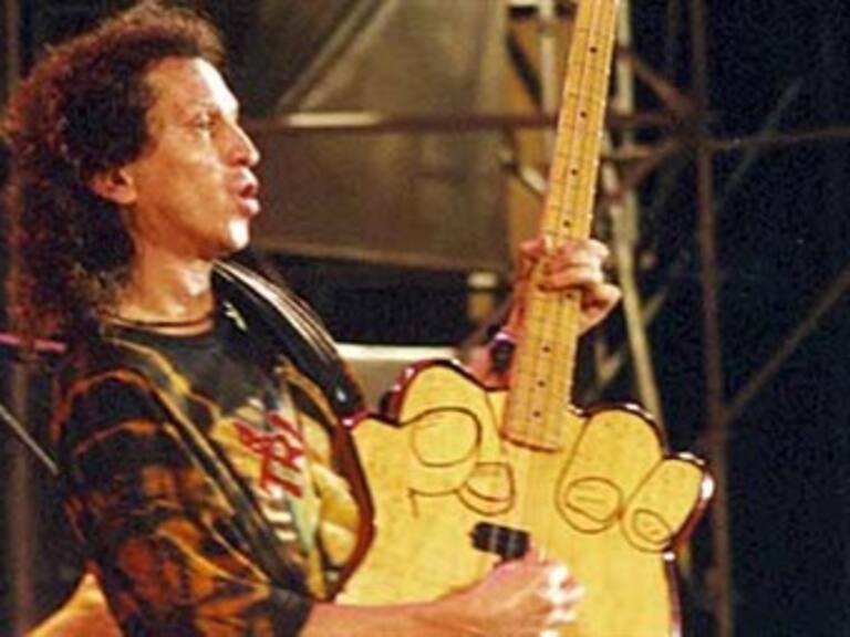 Celebrará Alex Lora 40 años de roncanrolear con su propio tequila