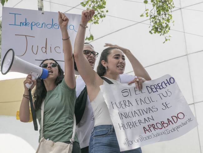 Estudiantes de derecho de la UNAM piden a legisladores diálogo por la Reforma Judicial
