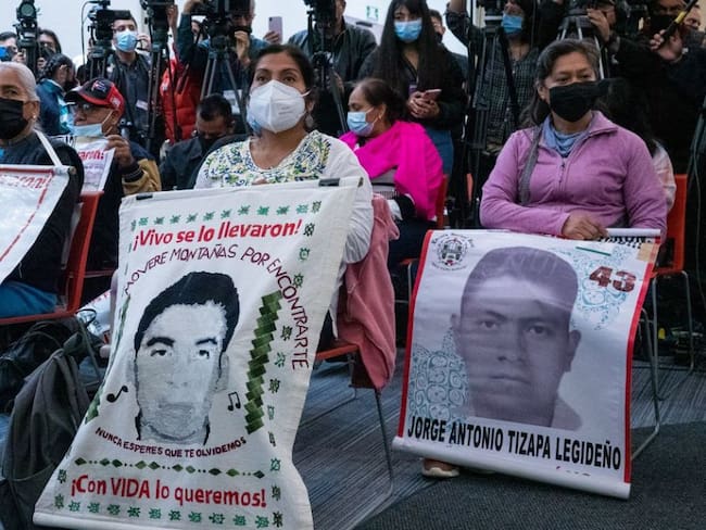 Hay elementos para sostener investigación sobre Ayotzinapa: AMLO