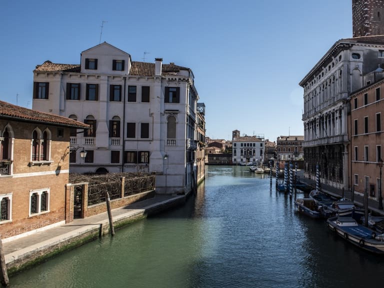 Canales de Venecia transparentes tras cuarentena por coronavirus