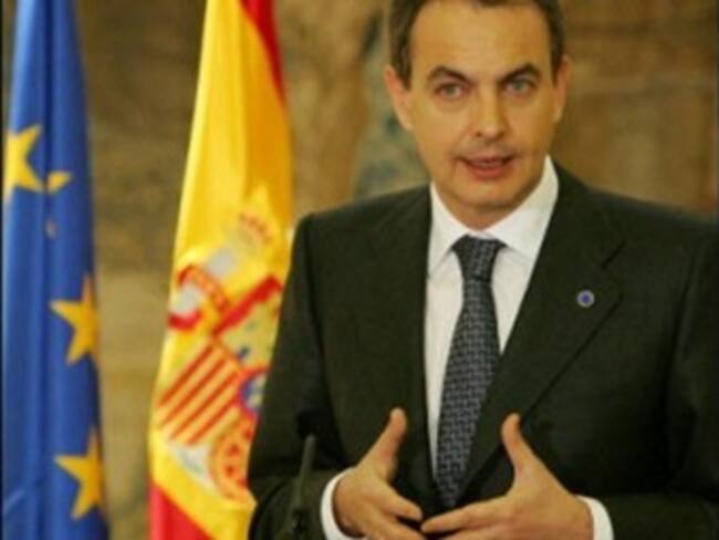 Pide Zapatero respeto a la democracia en AL