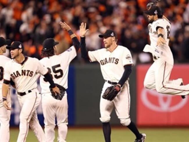 Amplia Gigantes ventaja en Serie Mundial tras vencer a Tigres 2-0