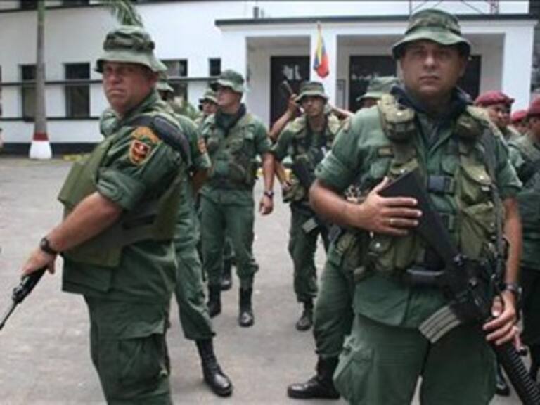 Venezuela refuerza presencia militar en frontera con Colombia