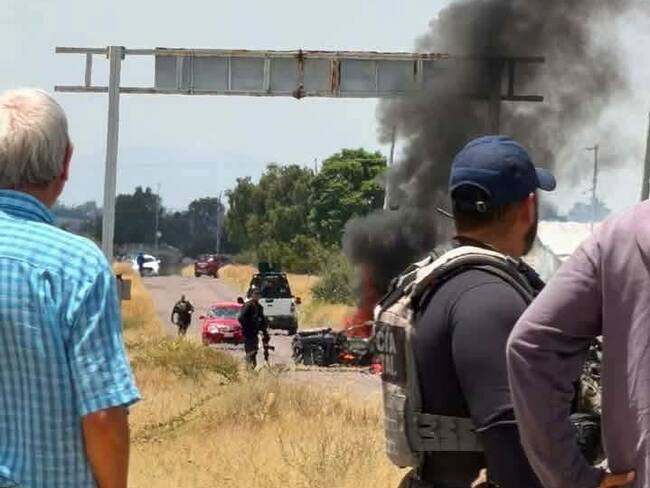 Ataque con explosivos deja heridos a policía y maestra en límites de Zacatecas