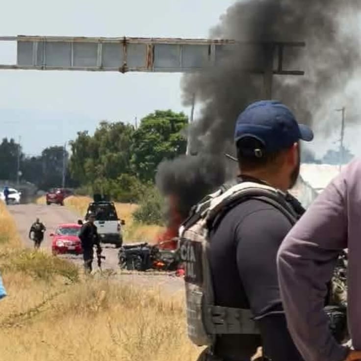 Ataque con explosivos deja heridos a policía y maestra en límites de Zacatecas