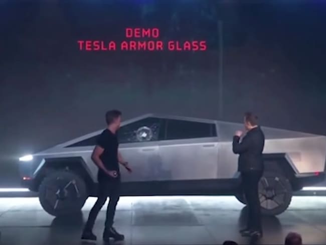 Elon Musk y Tesla Cybertruck protagonizan penoso momento en su presentación