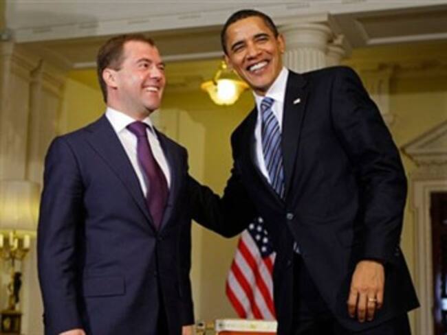 Firman tratado para reducir armas nucleares