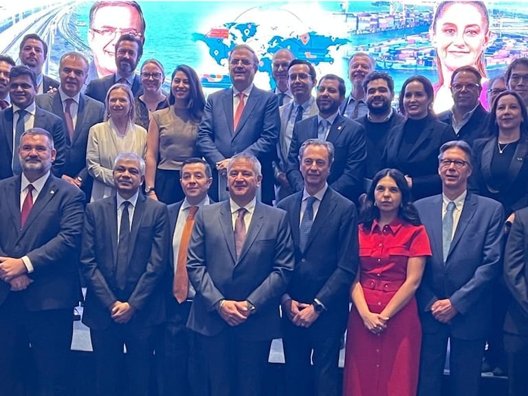 El secretario de Economía, Marcelo Ebrard, reiteró su visión optimista sobre el futuro económico del país, destacando nuevas oportunidades tanto en el mercado interno como en