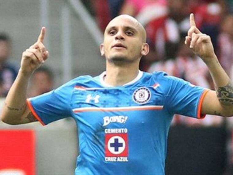 Fabio Santos: “Estoy muy feliz por el gol y la victoria”