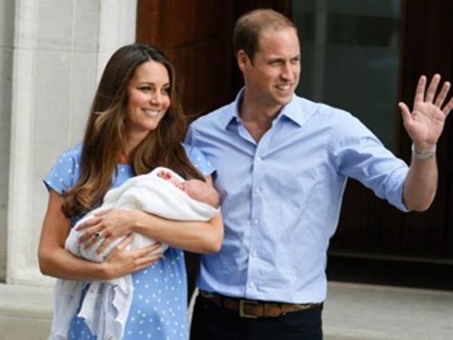 Nombran duques de Cambridge Jorge Alejandro Luis a su primogénito