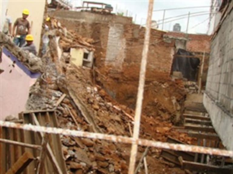 Colapsan 7 casas en Tijuana por lluvias