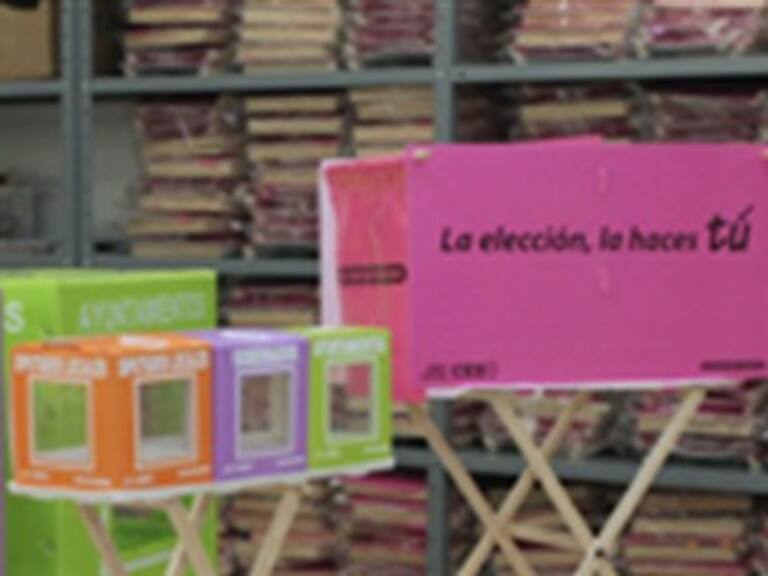 Da IFE banderazo a reparto del material electoral