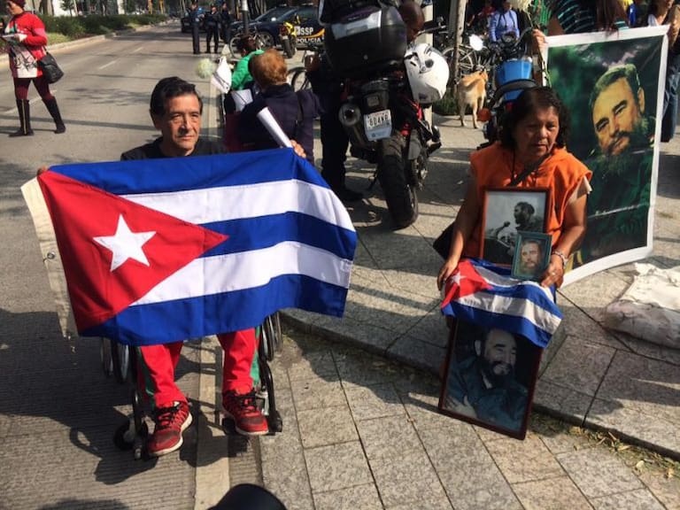 Cubanos y mexicanos se reúnen para despedir a Fidel Castro