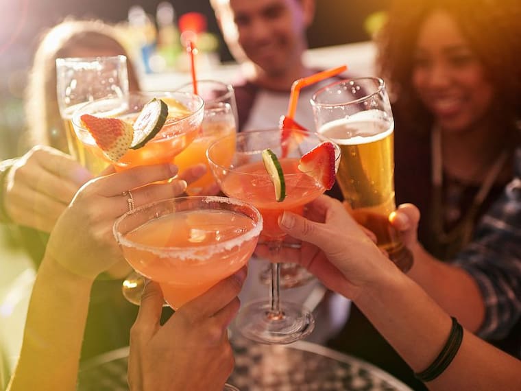 10 cosas que nunca debes hacer con tu drink