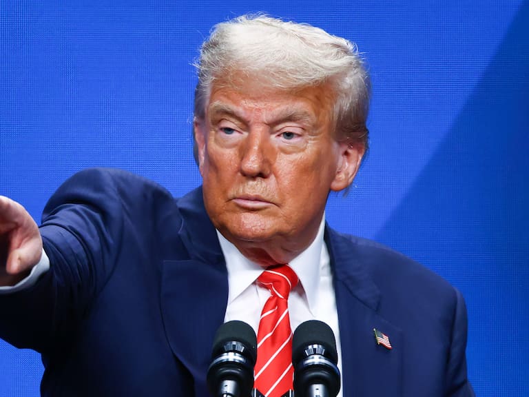 Juez pone en pausa orden de Trump que elimina la ciudadanía por nacimiento