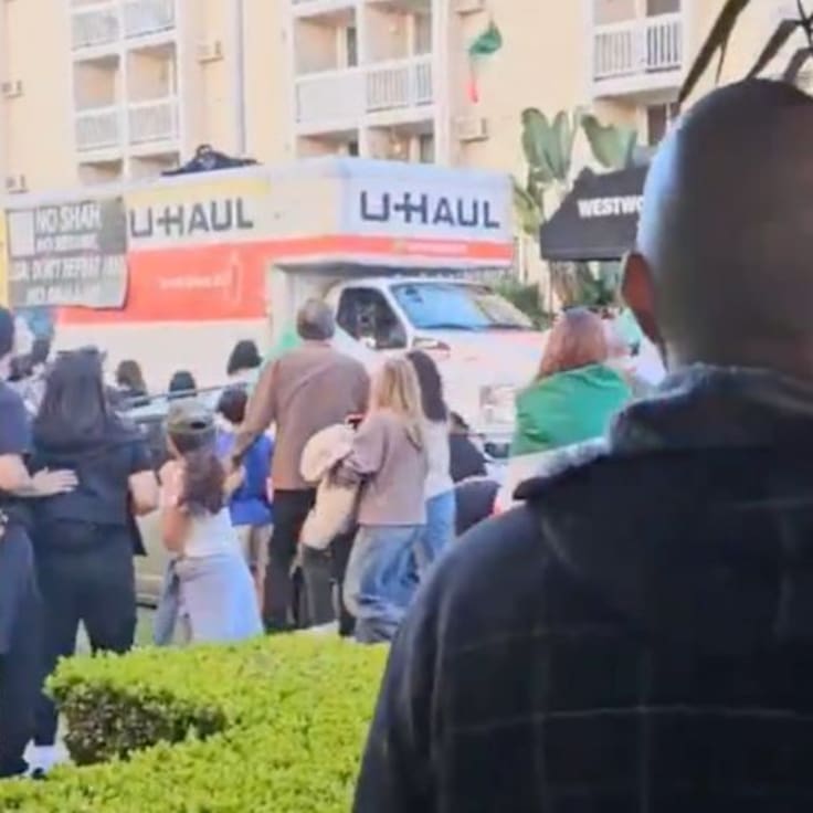 Camión de U-Haul atropella a manifestantes en Los Ángeles durante protesta contra el régimen de Irán | VIDEO